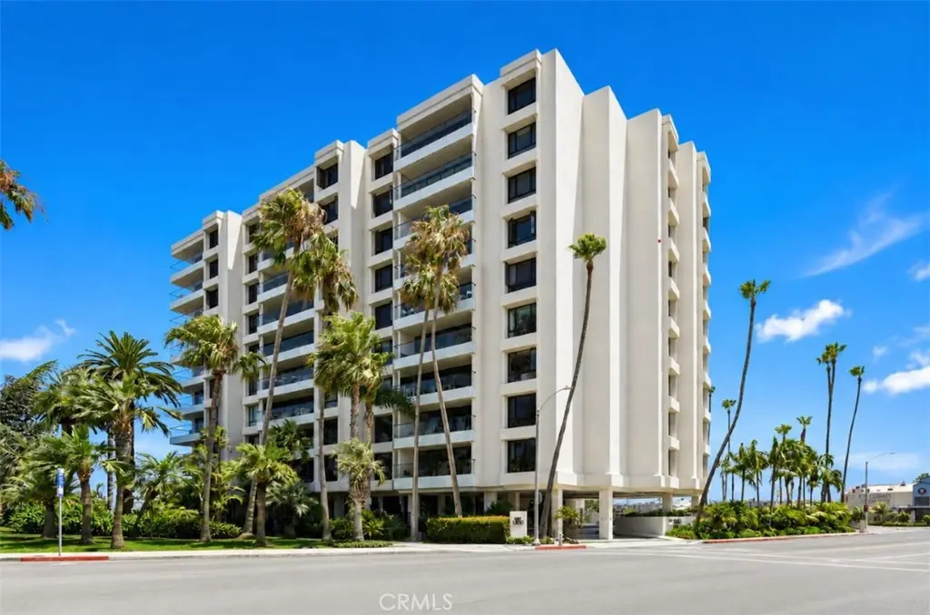 Condominium for rent at 601 Lido Park Drive 2E, Newport Beach, CA featuring 2 beds and 3 baths