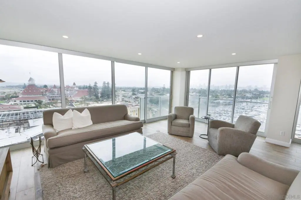 Single Family Residence for rent at 1710 Avenida Del Mundo 1008, Coronado, CA featuring 2 beds and 2 baths