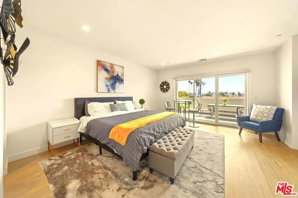 Single Family Residence for rent at 497 N St Andrews Place, Los Angeles, CA featuring 3 beds and 4 baths