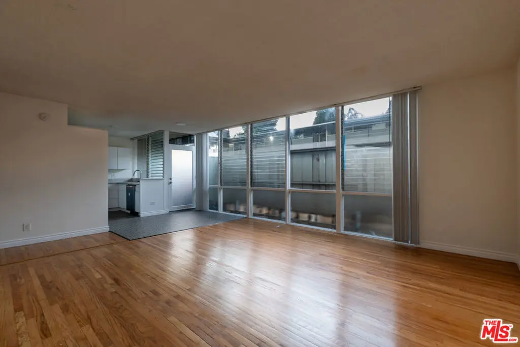 Residential Lease for rent at 11131 ROSE Avenue 5, Los Angeles, Los Angeles County, CA featuring 2 beds and 2 baths