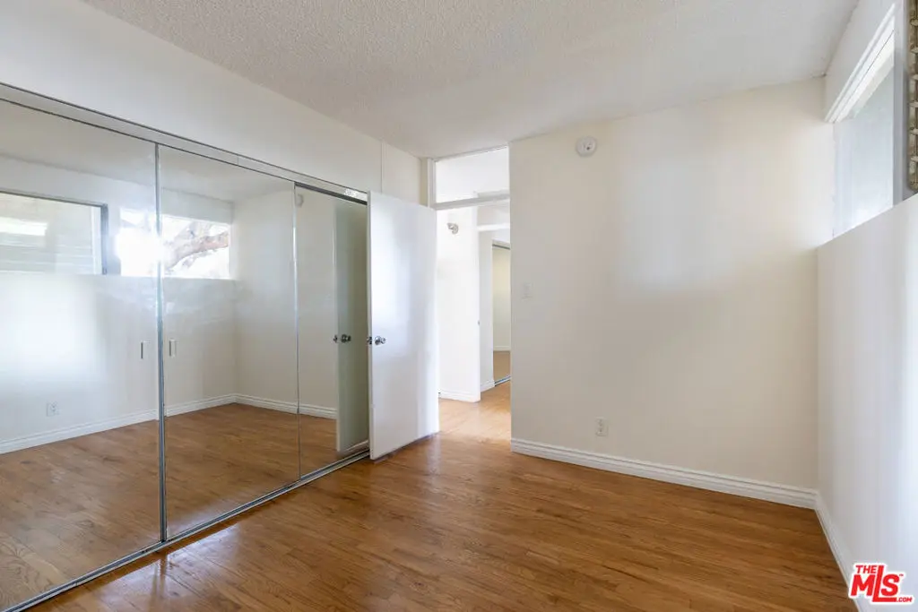 Residential Lease for rent at 11131 ROSE Avenue 17, Los Angeles, Los Angeles County, CA featuring 2 beds and 2 baths