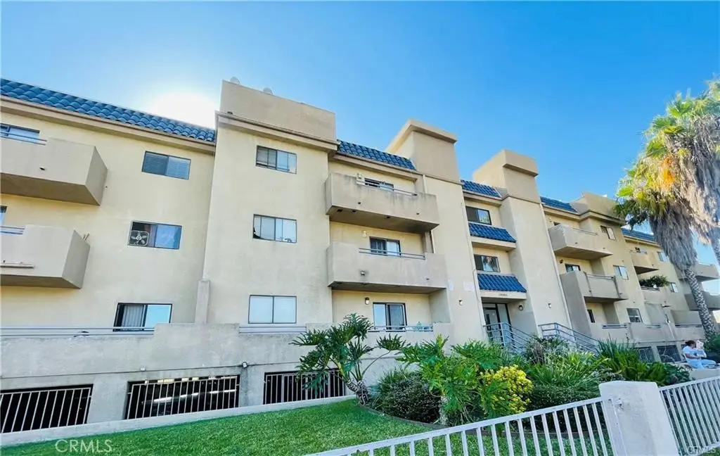 10901 LAUREL CNY BLVD #209, San Fernando, CA — listing photo 1