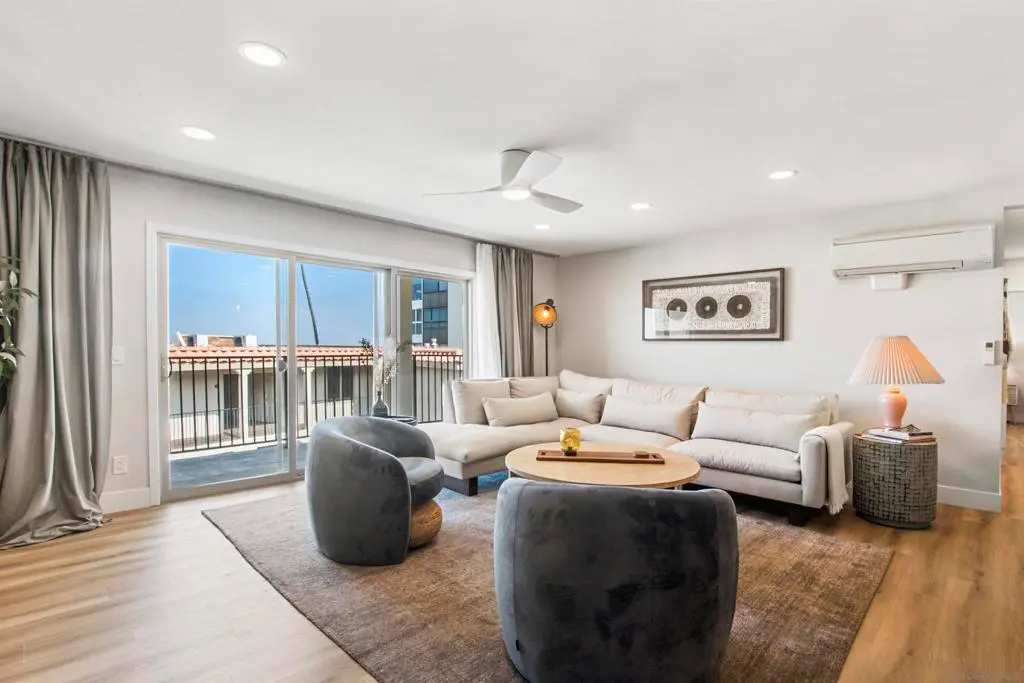 Single Family Residence for rent at 909 Coast 12, La Jolla, CA featuring 2 beds and 2 baths