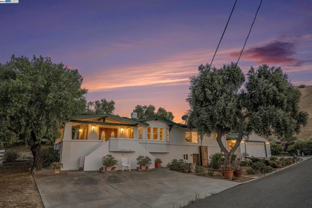 Single Family Residence for sale at 5799 Nortonville, Pittsburg, CA featuring 3 beds and 2 baths