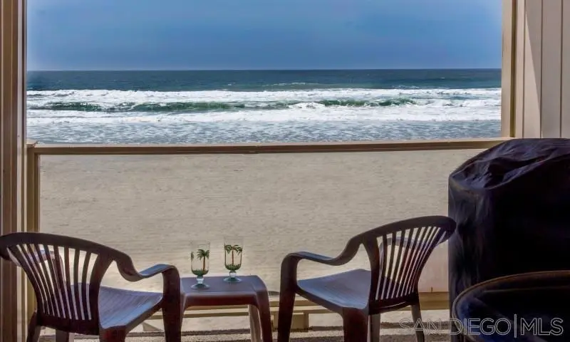 Single Family Residence for rent at 3755 Ocean Front Walk, San Diego, CA featuring 2 beds and 1 bath