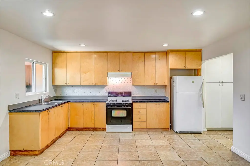 6735 Elmer Avenue 12, North Hollywood, CA — listing photo 1