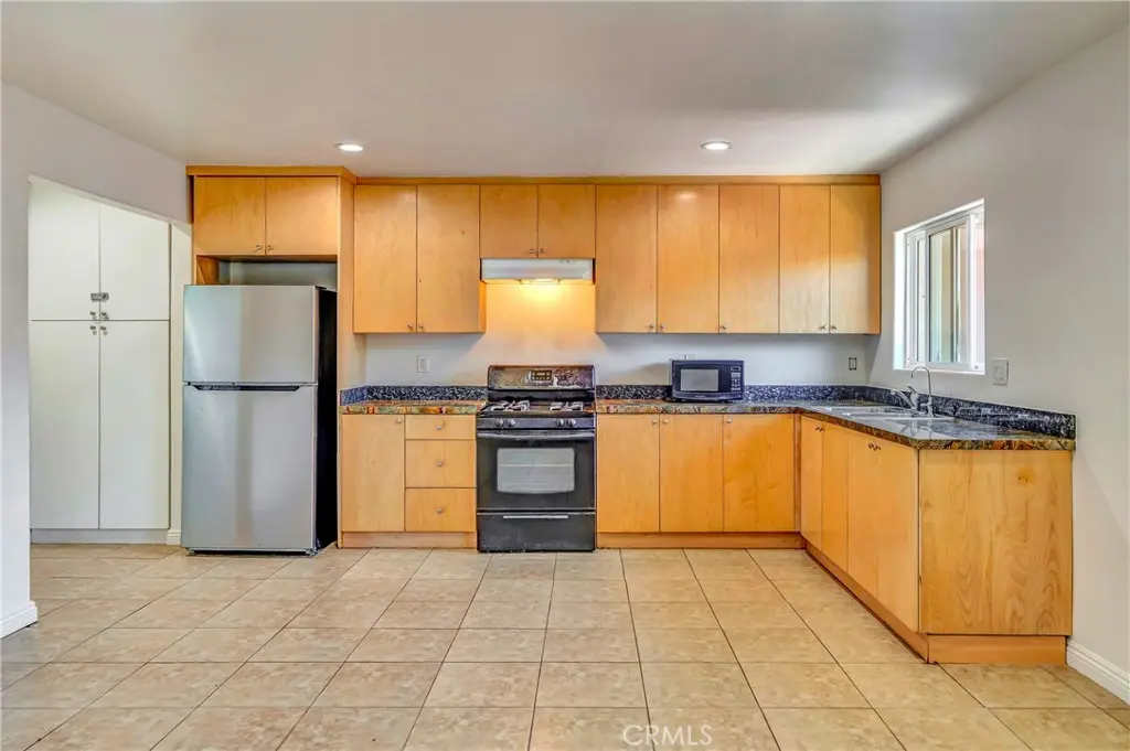 6735 Elmer Avenue 19, North Hollywood, CA — listing photo 1