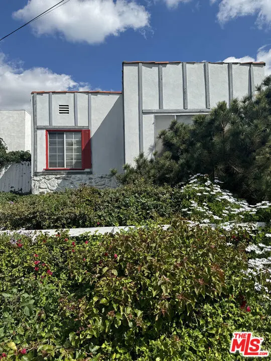 924 N Chester Avenue, Inglewood, CA — listing photo 1