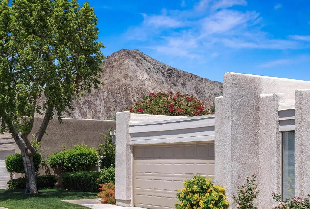 Residential Lease for rent at 48114 Calle Seranas, La Quinta, Riverside County, CA featuring 2 beds and 2 baths