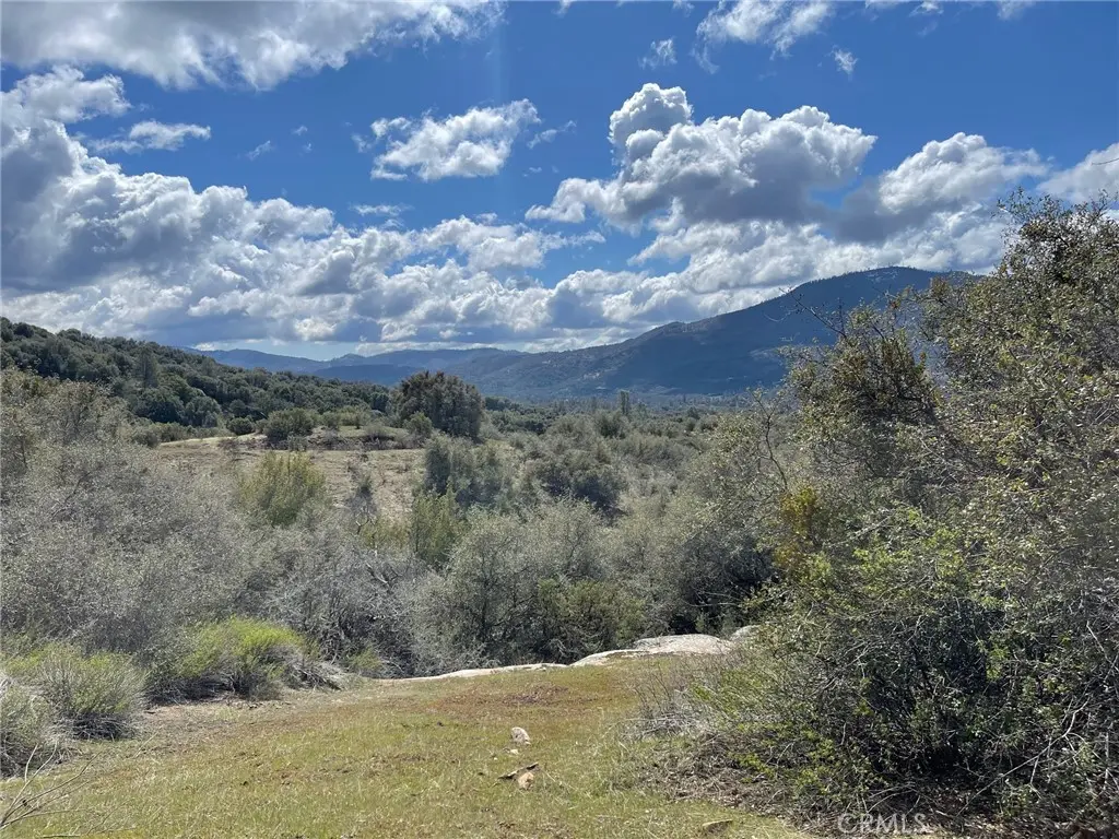35 Miami Highlands, Oakhurst, CA — listing photo 1