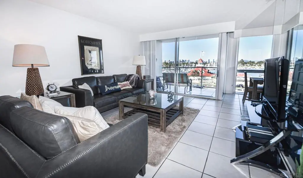 Single Family Residence for rent at 1710 Avenida Del Mundo 207, Coronado, CA featuring 1 bed and 1 bath
