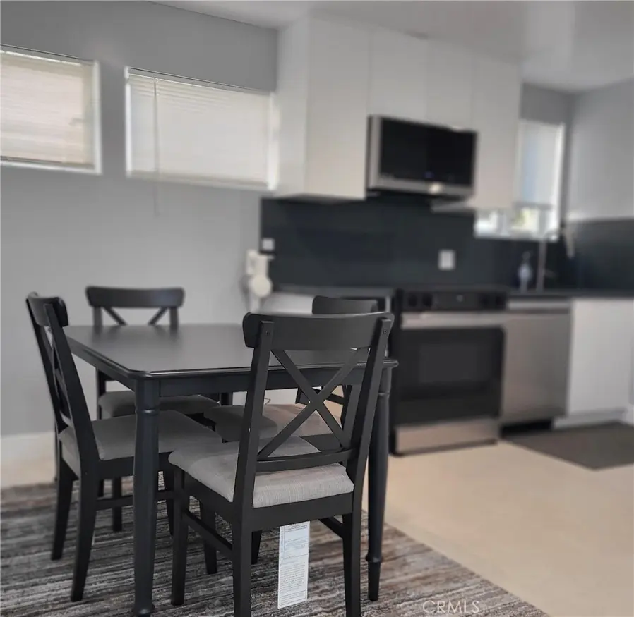 Residential Lease for rent at 2504 23rd Street B, Santa Monica, Los Angeles County, CA featuring 2 beds and 2 baths
