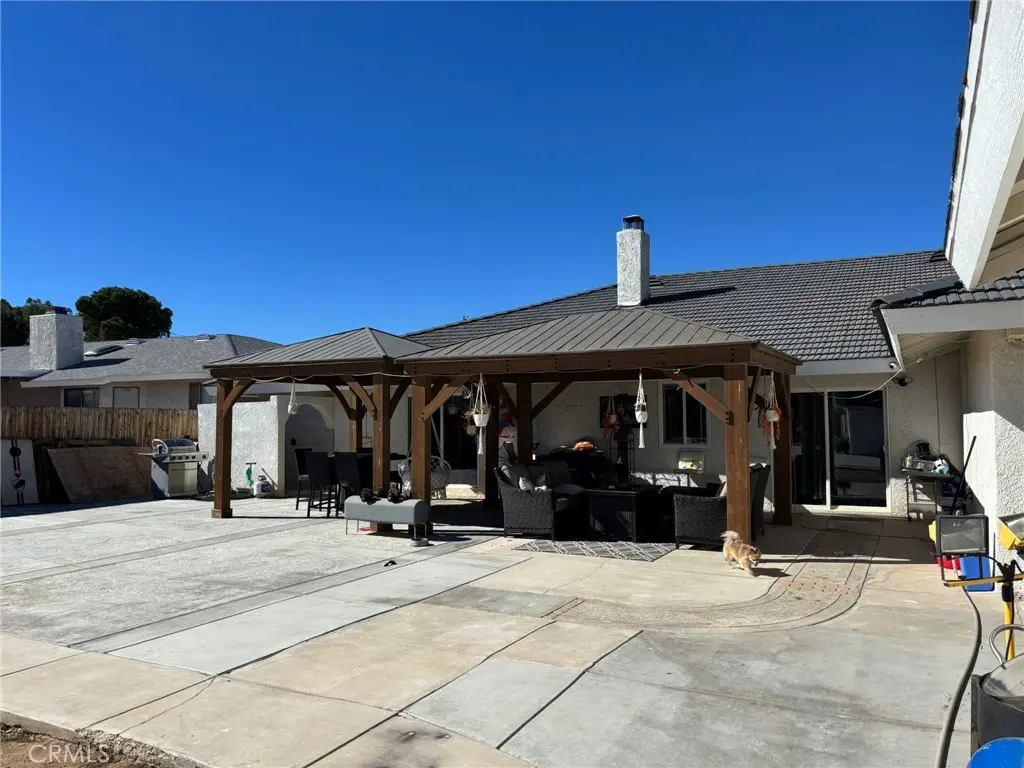 6995 Summit Valley Road, Hesperia, CA — listing photo 1