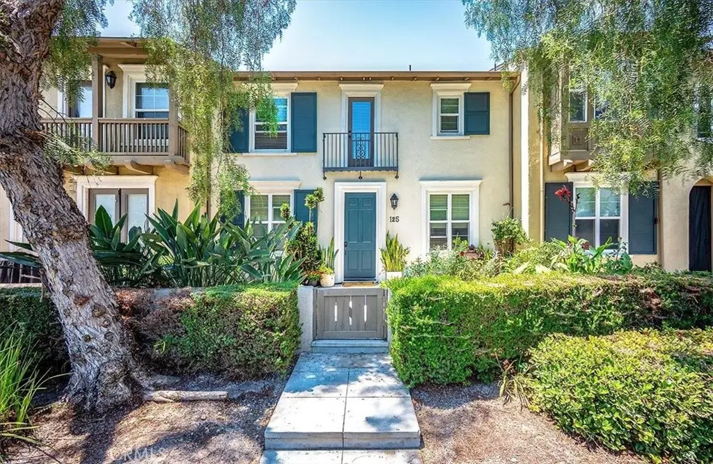 Townhouse for sale at 125 S Heartwood Way, Anaheim, CA featuring 3 beds and 3 baths