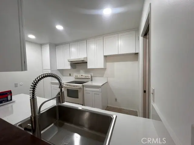 Condominium for sale at 5600 Kensington Way 209, Culver City, CA featuring 2 beds and 2 baths