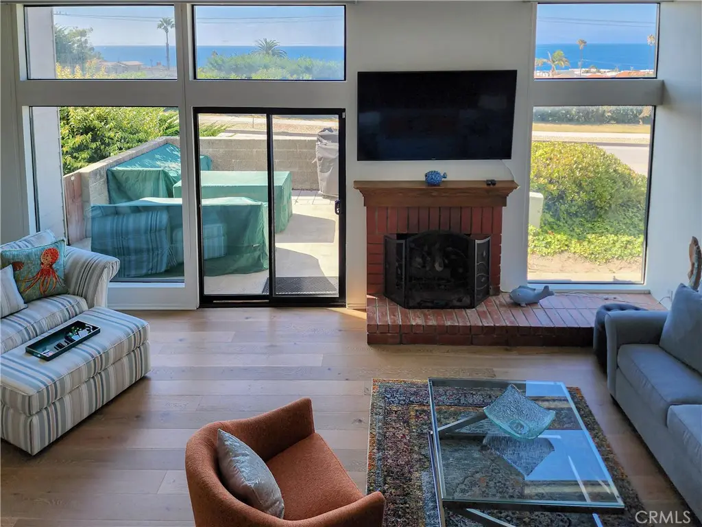 Residential Lease for rent at 420 Palos Verdes Boulevard, Redondo Beach, Los Angeles County, CA featuring 3 beds and 3 baths