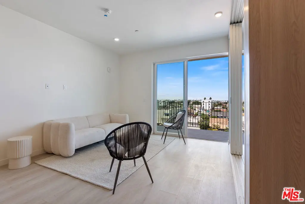 Residential Lease for rent at 1124 S Normandie Avenue, Los Angeles, Los Angeles County, CA featuring 1 bed and 1 bath