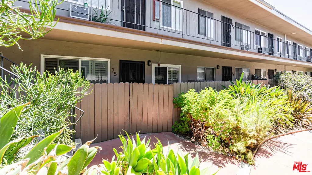 Condominium for sale at 5050 Linden Avenue 75, Long Beach, CA featuring 1 bed and 1 bath
