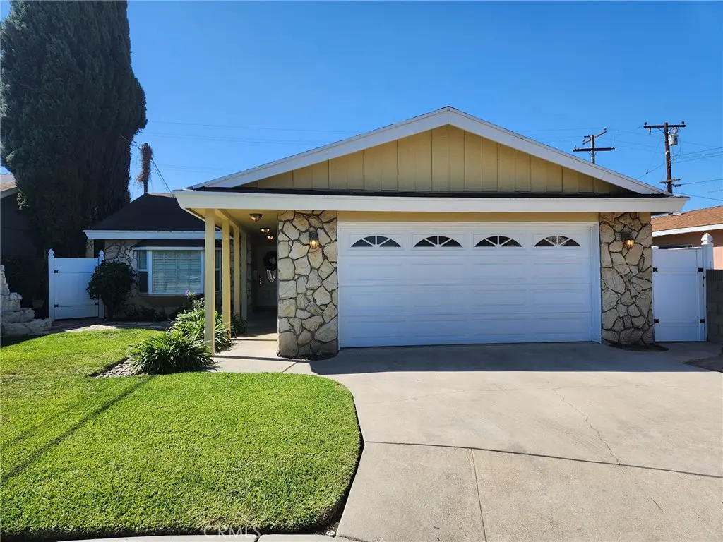 Residential Lease for rent at 8438 Byers Street, Downey, Los Angeles County, CA featuring 4 beds and 2 baths