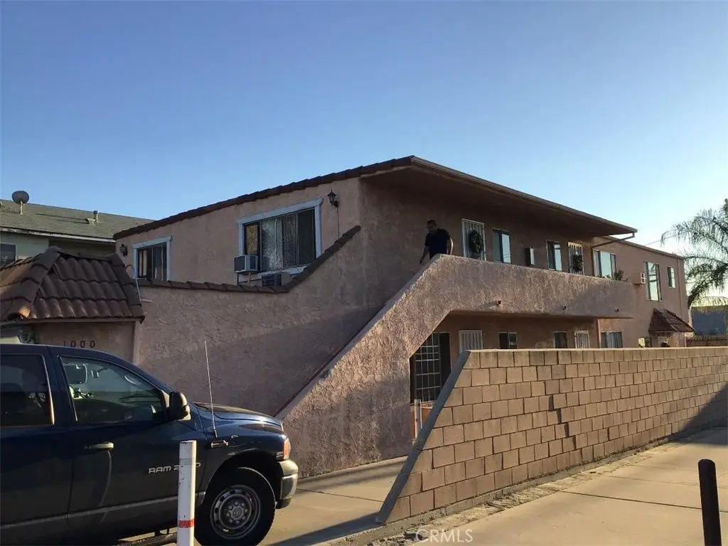 1000 Glenoaks Boulevard, San Fernando, CA — listing photo 1