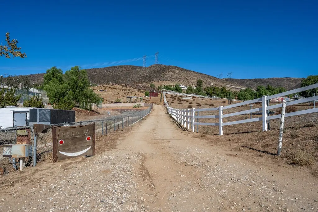9555 1/2 Hierba Road, Agua Dulce, CA — listing photo 1