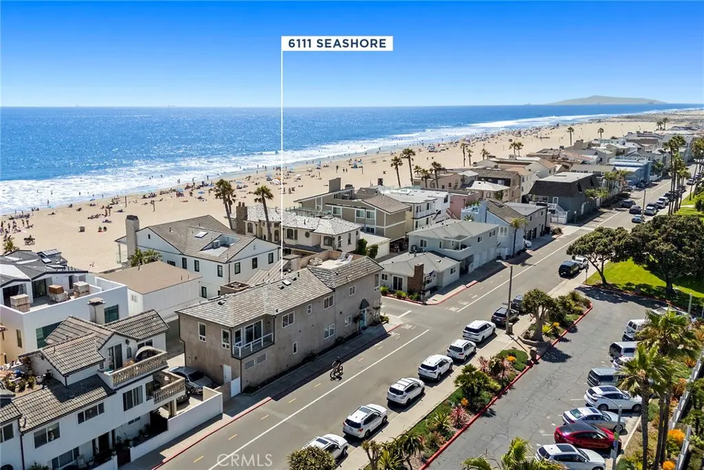 Single Family Residence for rent at 6111 Seashore Drive, Newport Beach, CA featuring 4 beds and 5 baths