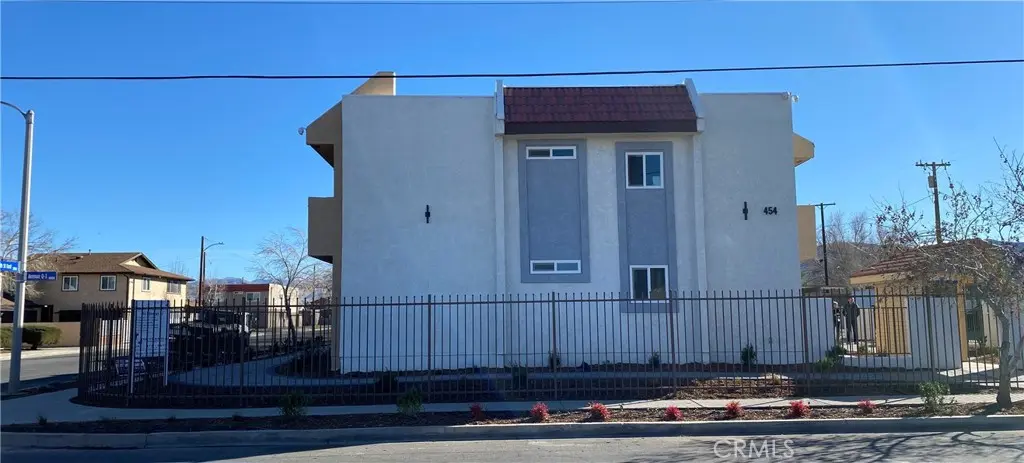 Apartment for rent at 454 E Avenue Q3 5, Palmdale, CA featuring 1 bed and 1 bath