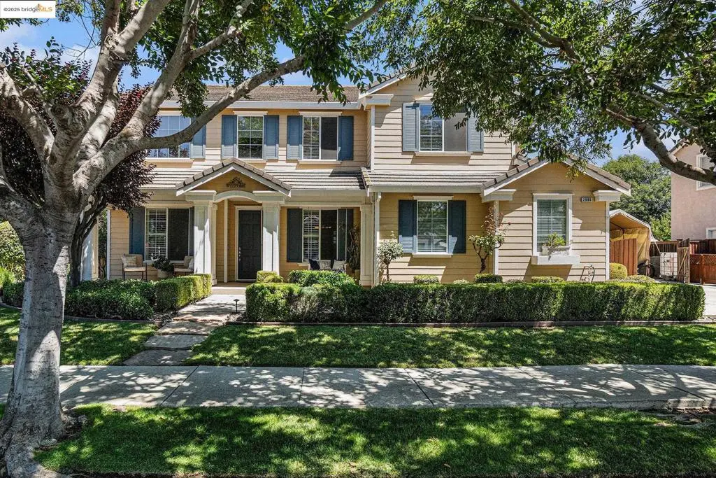 Single Family Residence for sale at 2986 Atherton Pl, Brentwood, CA featuring 5 beds and 4 baths