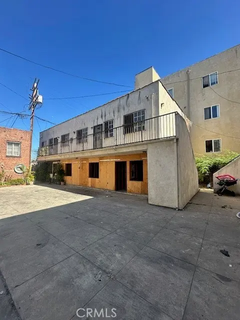 Residential Lease for rent at 3518 W 3rd Street, Los Angeles, Los Angeles County, CA featuring 2 beds and 1 bath