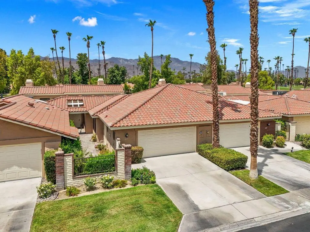 Residential Lease for rent at 235 Santa Barbara Circle, Palm Desert, Riverside County, CA featuring 3 beds and 3 baths