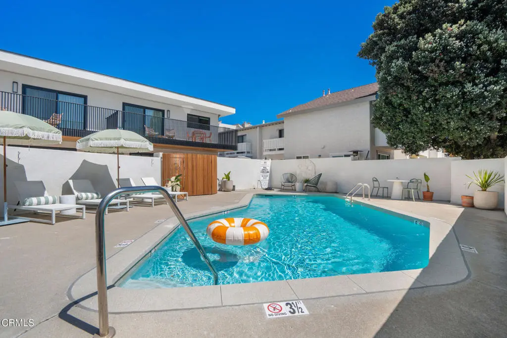 Residential Lease for rent at 5135 w W Wooley Road, Oxnard, Ventura County, CA featuring 1 bed and 1 bath