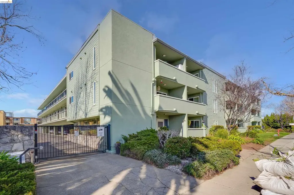 Condominium for sale at 325 Kitty Hawk RD UNIT 207, Alameda, CA featuring 2 beds and 1 bath