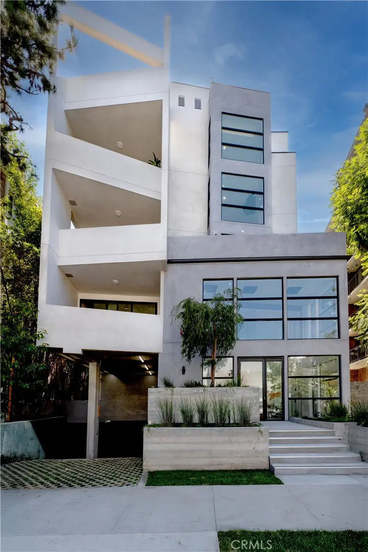 Condominium for sale at 1361 Kelton Avenue 403, Los Angeles, CA featuring 2 beds and 2 baths
