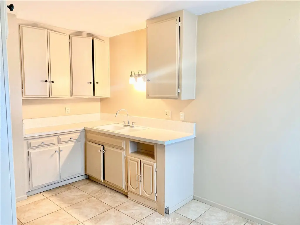 8616 N Loop Boulevard, California City, CA — listing photo 1
