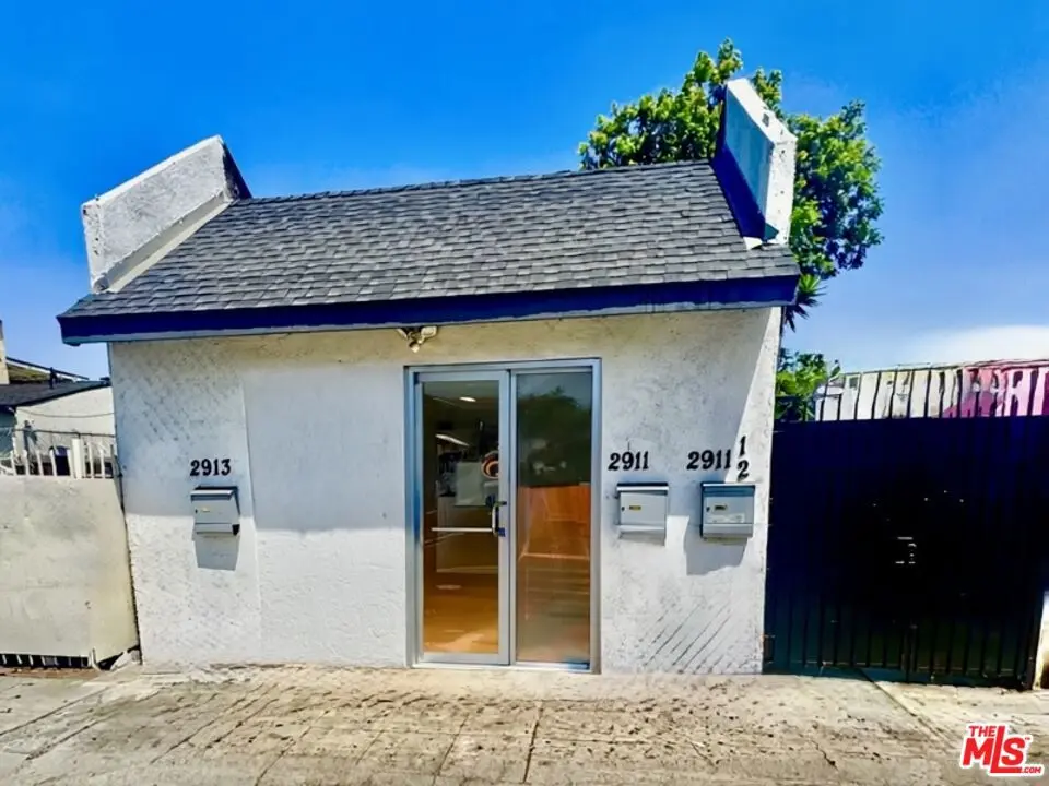 Residential Lease for rent at 2911 W Florence Avenue StoreFront, Los Angeles, Los Angeles County, CA and 1 bath