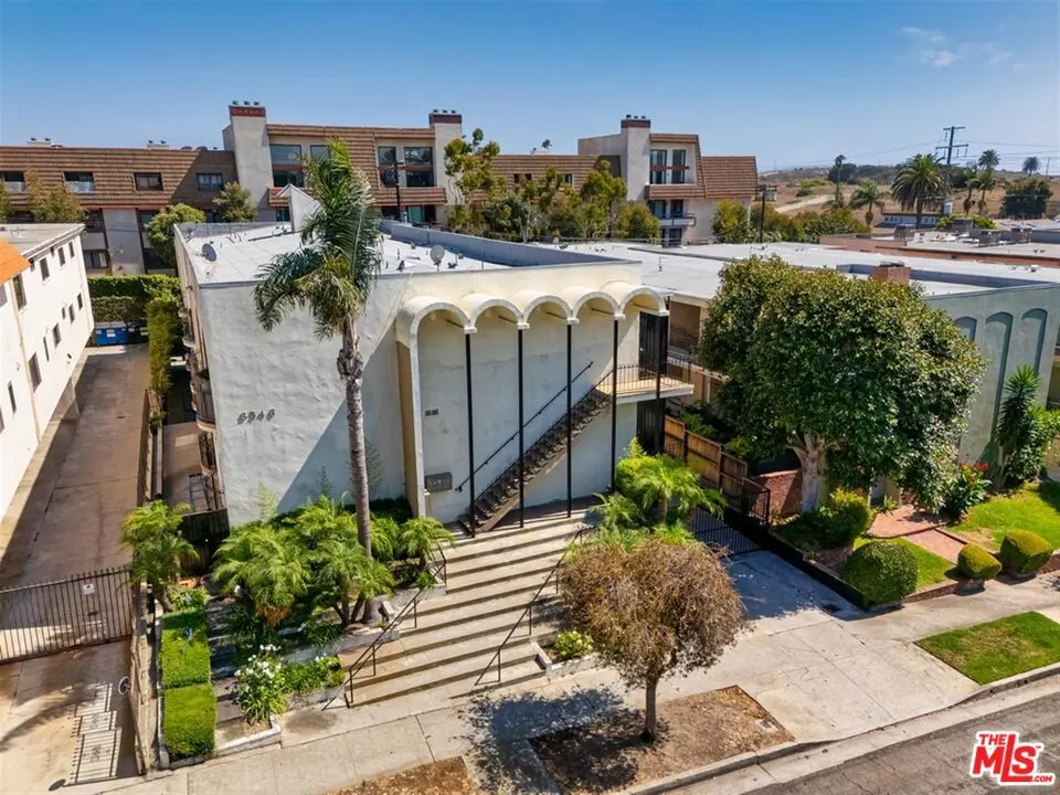 8346 Manitoba Street 11, Playa Del Rey, CA — listing photo 1