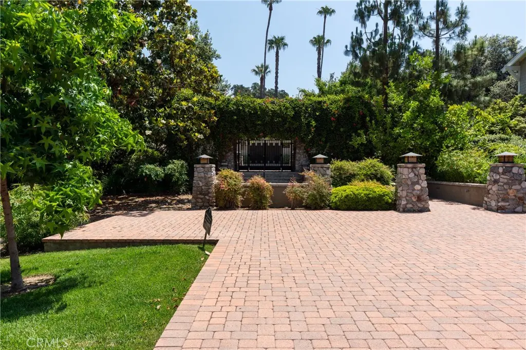 1709 N Fair Oaks Avenue 118, Pasadena, CA — listing photo 1