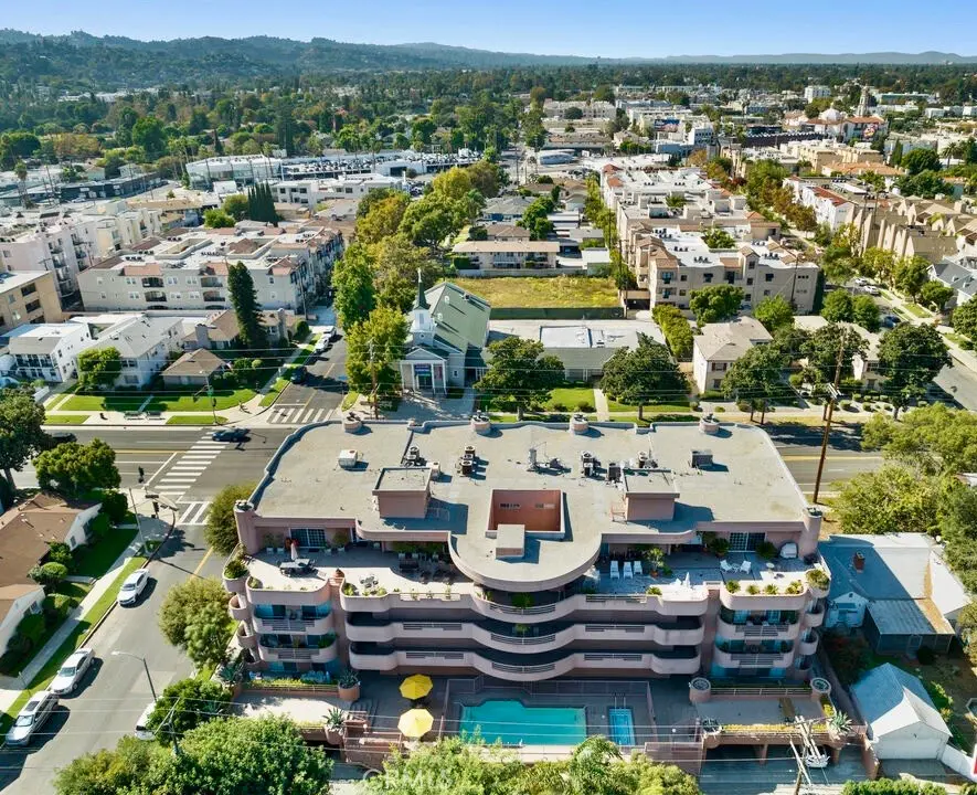 4310 Cahuenga Boulevard 103, Toluca Lake, CA — listing photo 1