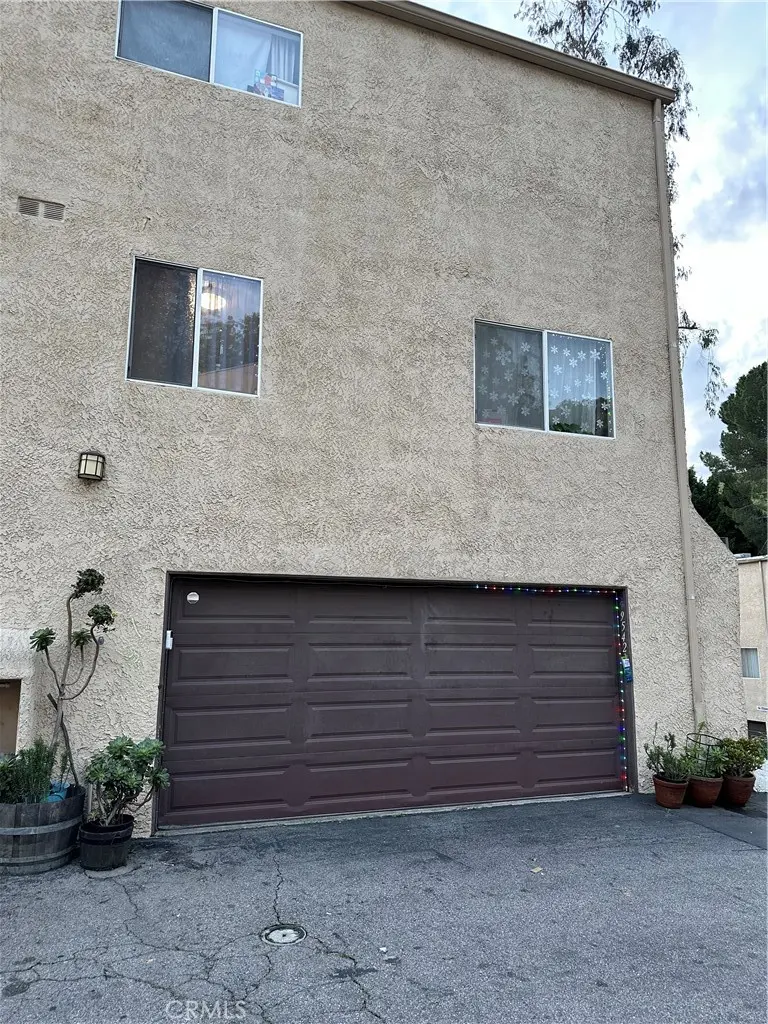 9542 Via Venezia, Burbank, CA — listing photo 1