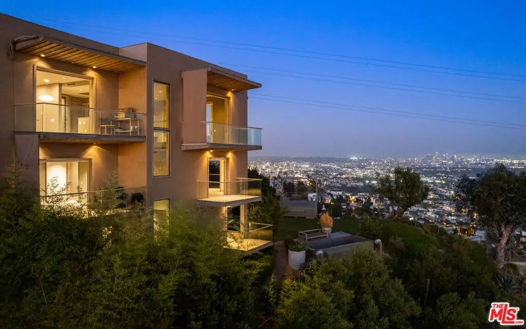 Residential Lease for rent at 1600 Viewmont Drive, Los Angeles, Los Angeles County, CA featuring 4 beds and 5 baths
