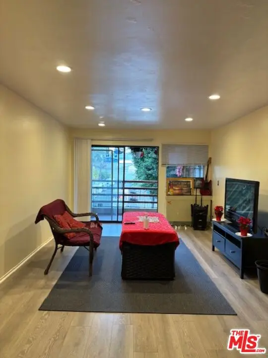 Residential Lease for rent at 1119 Albany Street 241, Los Angeles, Los Angeles County, CA featuring 1 bed and 1 bath