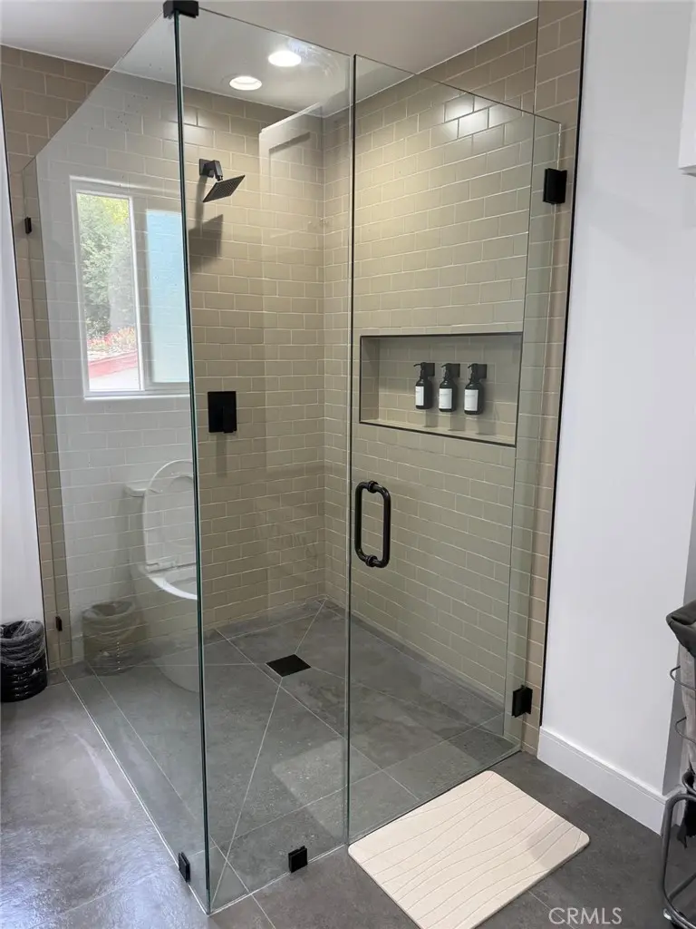 22237 Buena Ventura Street 2, Woodland Hills, CA — listing photo 1