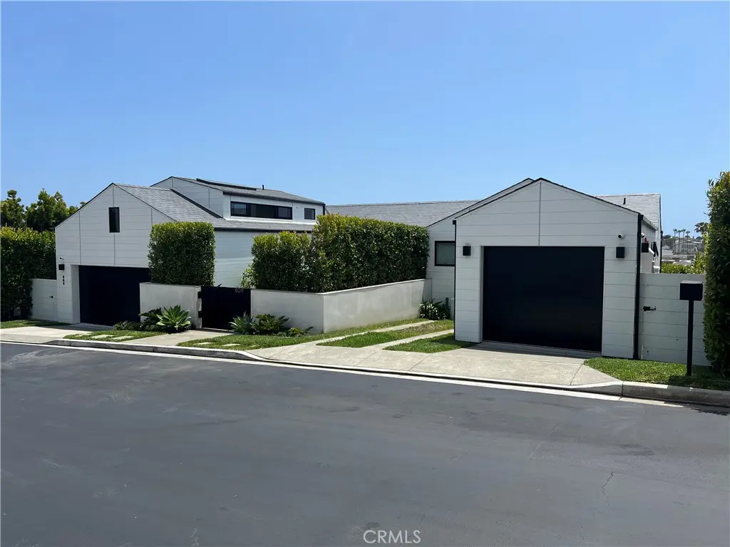 Single Family Residence for rent at 809 Emerald Bay, Laguna Beach, CA featuring 4 beds and 7 baths