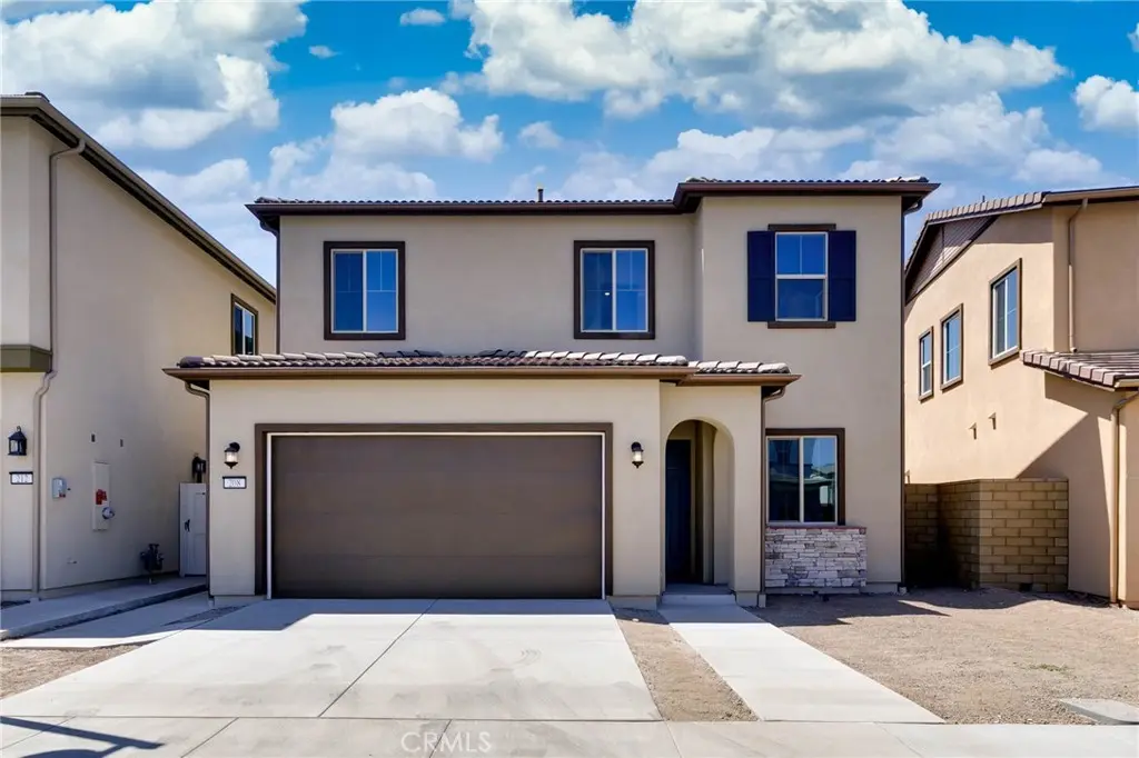 Single Family Residence for rent at 208 Lily Loop, Irvine, CA featuring 4 beds and 3 baths