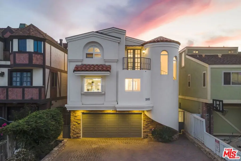 Single Family Residence for rent at 1005 Ocean Drive, Oxnard, CA featuring 5 beds and 5 baths