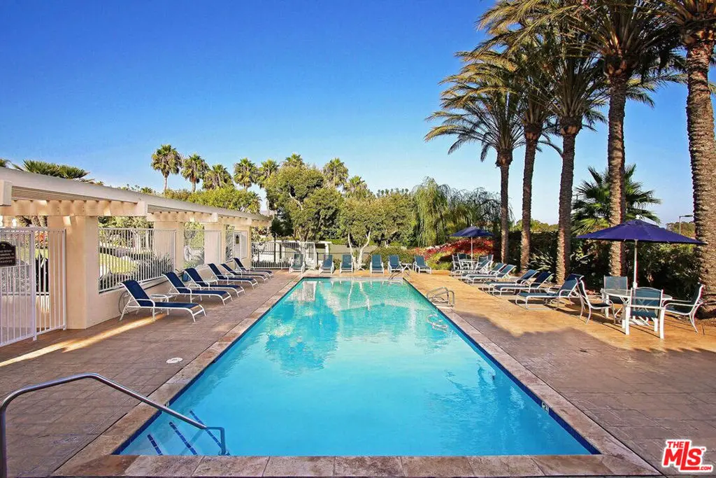 Townhouse for rent at 6463 Zuma View Place 167, Malibu, CA featuring 3 beds and 3 baths