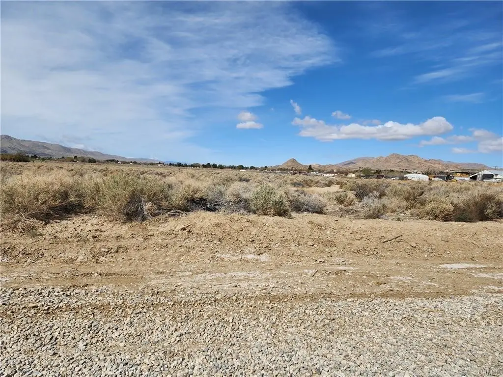 401 Ox Bow Road, Lucerne Valley, CA — listing photo 1