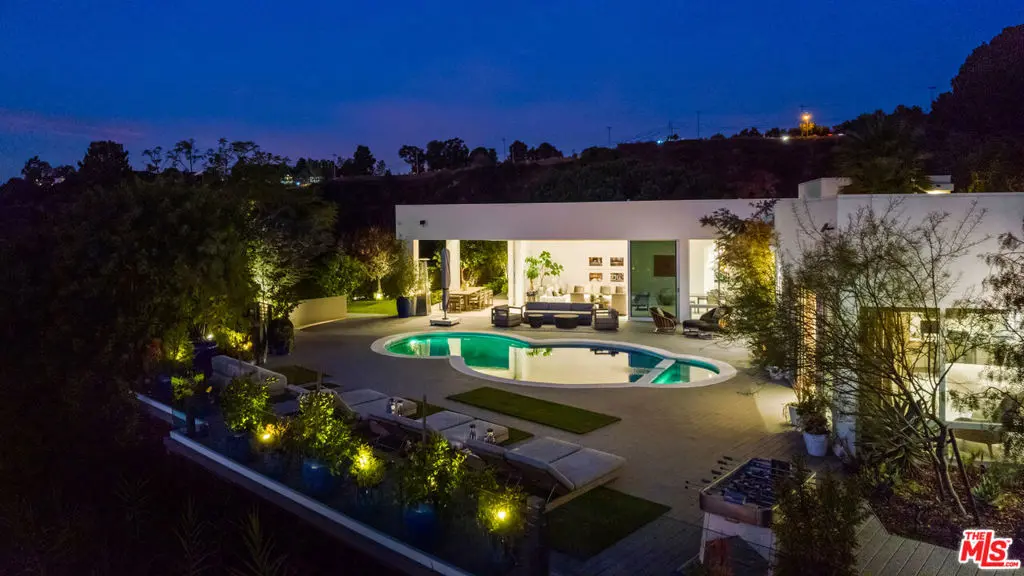 Residential Lease for rent at 2630 EDEN Place, Beverly Hills, Los Angeles County, CA featuring 5 beds and 6 baths
