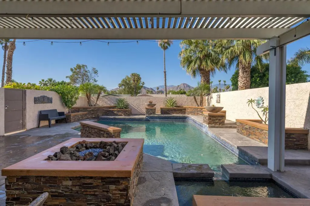 Residential Lease for rent at 76550 New York Avenue, Palm Desert, Riverside County, CA featuring 3 beds and 2 baths