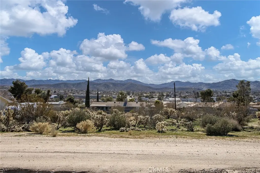 57495 Warren Way, Yucca Valley, CA — listing photo 1